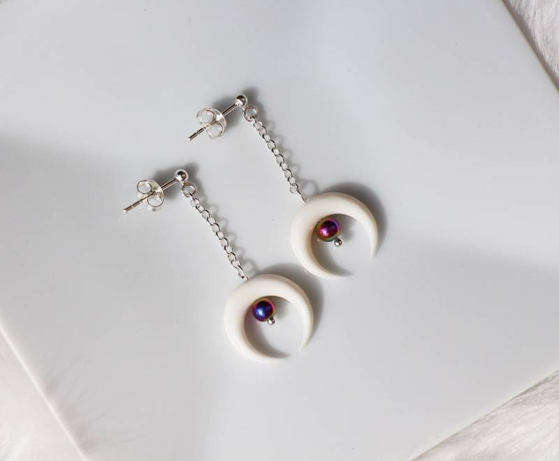 Wachsenden Mond - Sterling Silber-Chip Ohr Ohrringe Haken 925 Im Weißen Knochen Geschnitzt Stein Hämatit Boho Chic Schmuck Wachsenden Mond - Sterling Silber-Chip Ohr Ohrringe Haken 925 Im Weißen Knochen Geschnitzt Stein Hämatit Boho Chic Schmuck von Sarayana