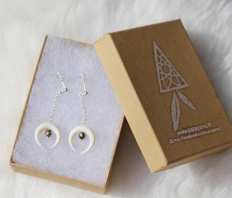 Wachsenden Mond - Sterling Silber-Chip Ohr Ohrringe Haken 925 Im Weißen Knochen Geschnitzt Stein Pyrit Boho Chic Schmuck Wachsenden Mond - Sterling Silber-Chip Ohr Ohrringe Haken 925 Im Weißen Knochen Geschnitzt Stein Pyrit Boho Chic Schmuck von Sarayana
