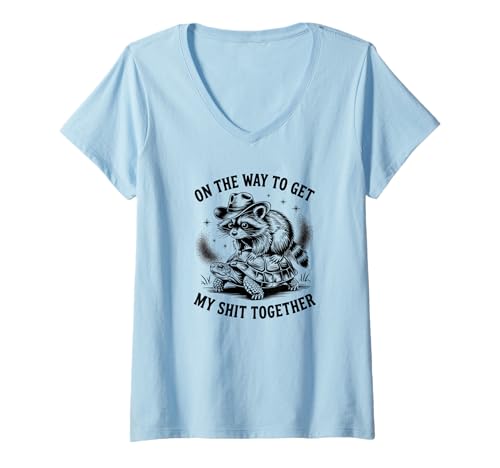 Damen On The Way To Get My Shit Together Lustiger Waschbär T-Shirt mit V-Ausschnitt von Sarcastic Adult Humor