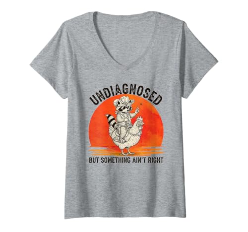 Damen Lustiger Cowboy-Waschbär Reiten Huhn Undiagnostiziert Humor Tier T-Shirt mit V-Ausschnitt von Sarcastic Critter Rodeo Comedy Shirt Collection