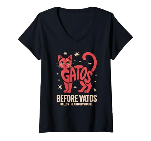 Damen Funny Gatos Before Vatos Katzenliebhaber Spanglish Humor Spruch T-Shirt mit V-Ausschnitt Damen Funny Gatos Before Vatos Katzenliebhaber Spanglish Humor Spruch T-Shirt mit V-Ausschnitt von Sarcastic Latino Culture Kitty Spanish Language