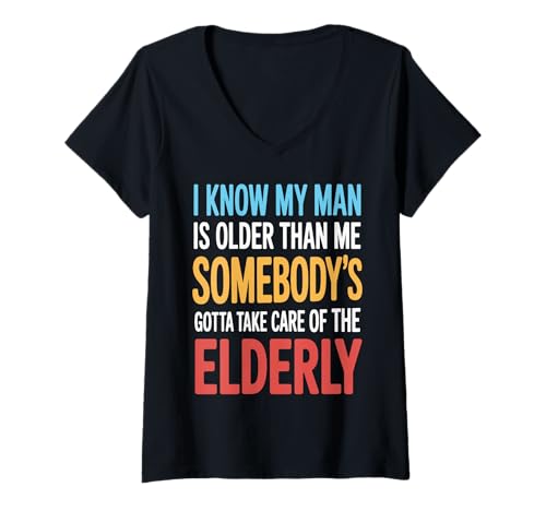 Damen Ich Weiß Mein Mann Ist Älter Lustiger Sarkasmus T-Shirt mit V-Ausschnitt Damen Ich Weiß Mein Mann Ist Älter Lustiger Sarkasmus T-Shirt mit V-Ausschnitt von Sarcastic Relationship Humor Apparel