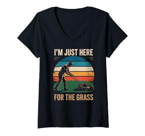 Damen Lustig Ich Bin nur Hier für das Gras Spruch Rasen Humor Frauen Männer T-Shirt mit V-Ausschnitt Damen Lustig Ich Bin nur Hier für das Gras Spruch Rasen Humor Frauen Männer T-Shirt mit V-Ausschnitt von Sarcastic Yard Care Mower Dad Retro Landscapin