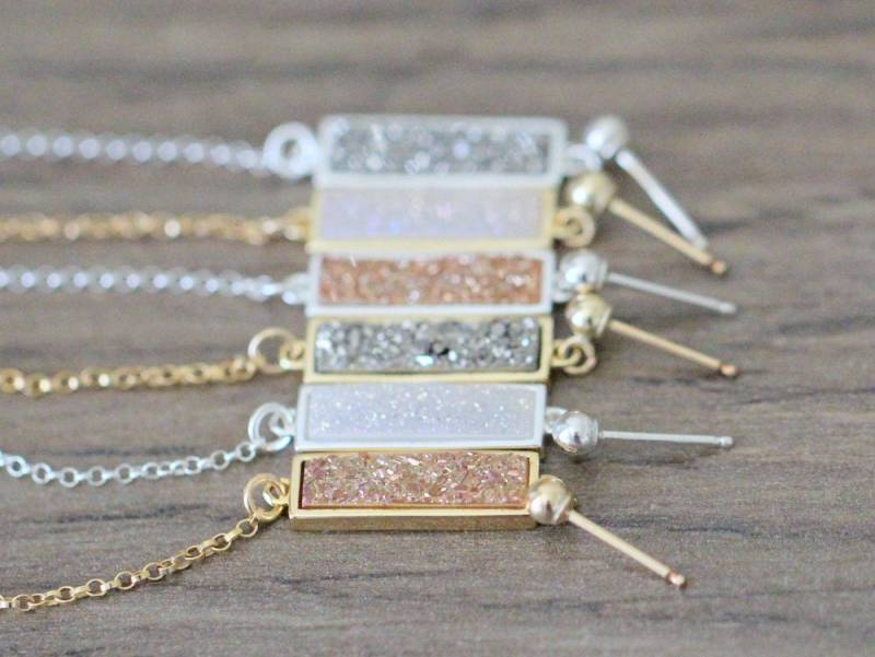 Druzy Ketten Ohrstecker, Raw Geode Schmuck, Gold Oder Silber, 4 Farbauswahl Druzy Ketten Ohrstecker, Raw Geode Schmuck, Gold Oder Silber, 4 Farbauswahl von SaressaDesigns