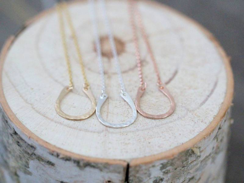 Hufeisen Halskette, Gold, Rose, Sterling Silber, Anhänger, Gehämmert Minimalist Anhänger - Lucky You Hufeisen Halskette, Gold, Rose, Sterling Silber, Anhänger, Gehämmert Minimalist Anhänger - Lucky You von SaressaDesigns