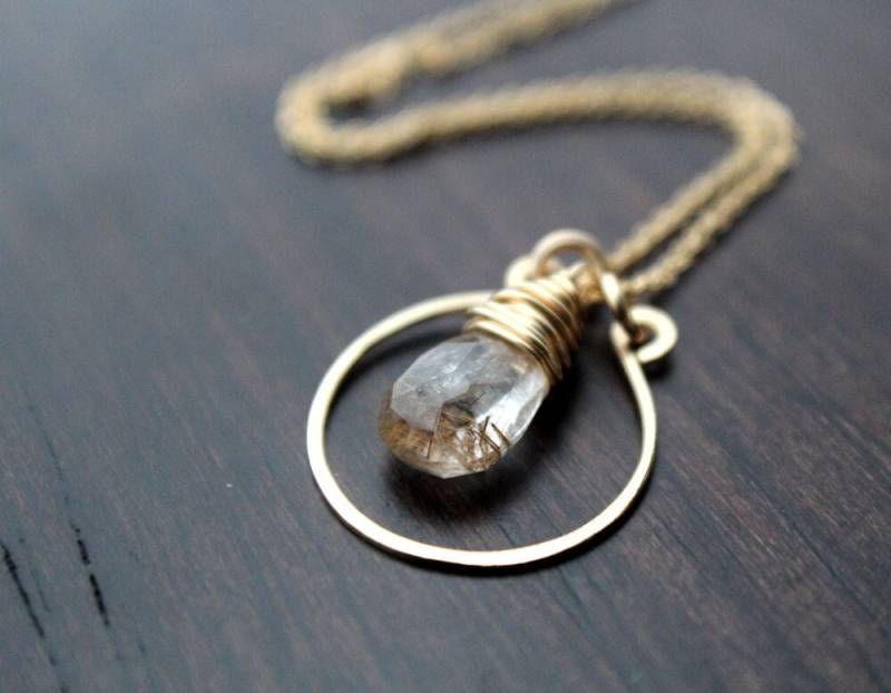 Rutilquarz Halskette, Gehämmerte Hoop Edelstein Anhänger, Gold Rose Oder Sterling Silber Rutilquarz Halskette, Gehämmerte Hoop Edelstein Anhänger, Gold Rose Oder Sterling Silber von SaressaDesigns