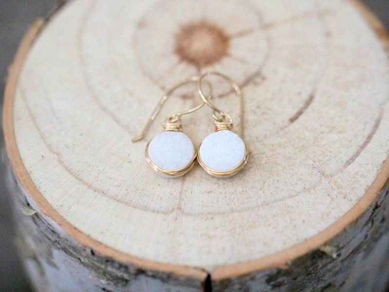 Weisse Druzy Ohrringe, Gold Rose Oder Silber Eingewickelter Rohkristall, Brautjungfer Geschenke - Schnee Weisse Druzy Ohrringe, Gold Rose Oder Silber Eingewickelter Rohkristall, Brautjungfer Geschenke - Schnee von SaressaDesigns