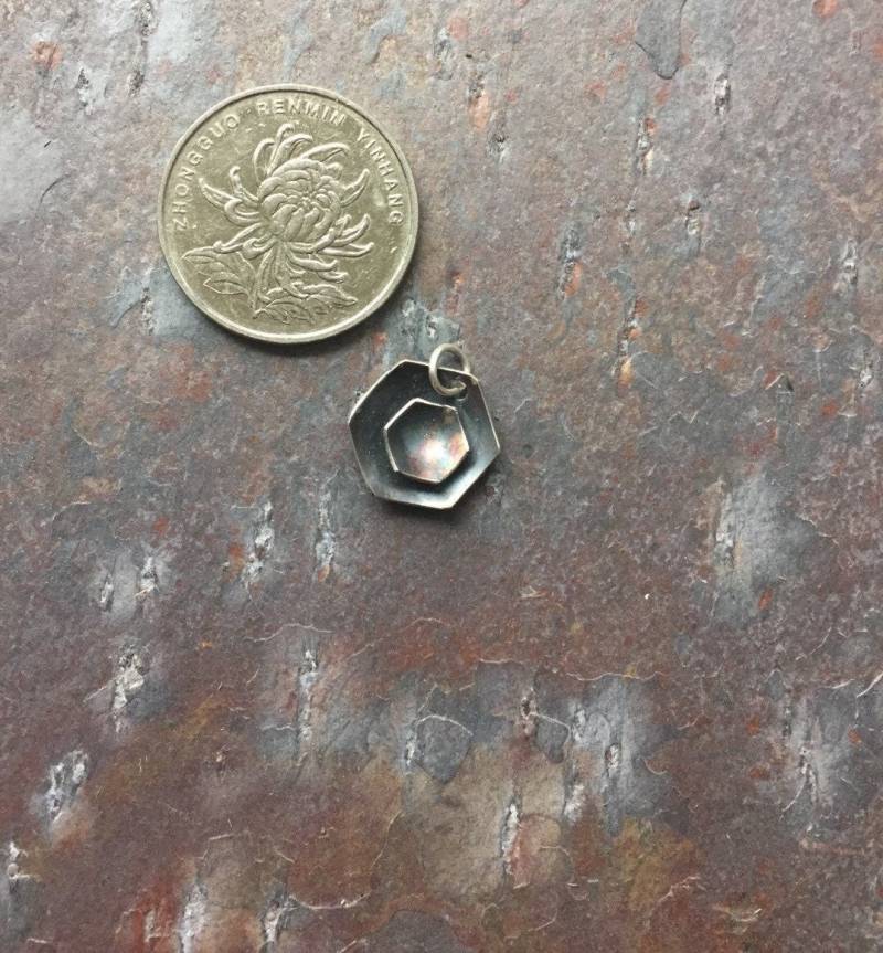 sterling Silber Verschachtelte Sechsecke, Oxidiertes Sechseck, Sechseckanhänger sterling Silber Verschachtelte Sechsecke, Oxidiertes Sechseck, Sechseckanhänger von SariLynnStudio