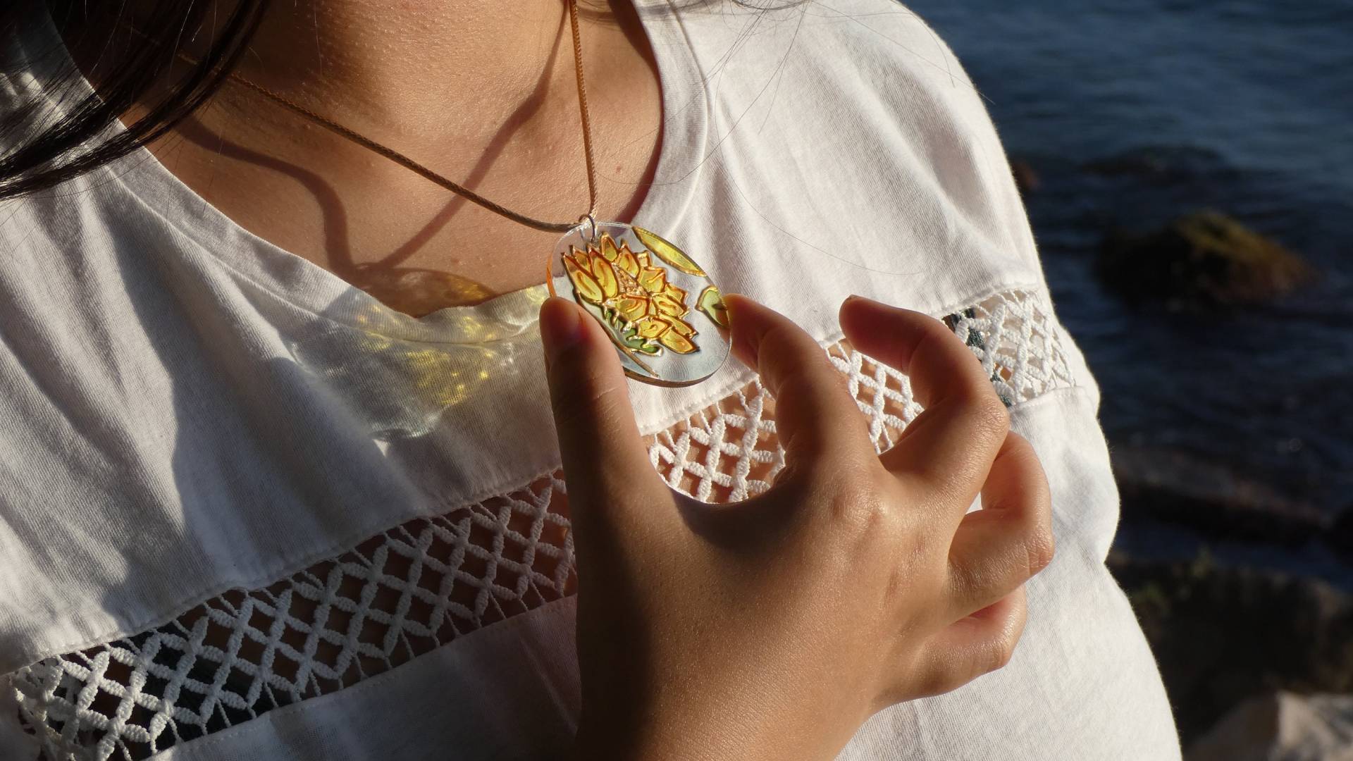 Handbemalte Glasmalerei-Effekt | Vitrail Sonnenblume Halskette von SarinaArtCreations