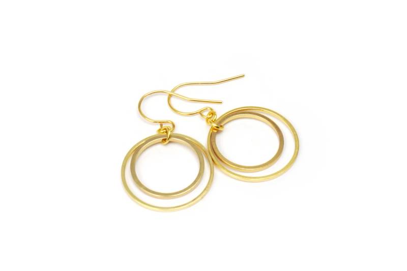 Vergoldete Ohrringe Doppelcreole von SarkanyBerlin