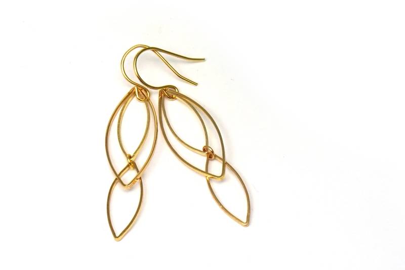 Vergoldete Ohrringe Unendlichkeit von SarkanyBerlin