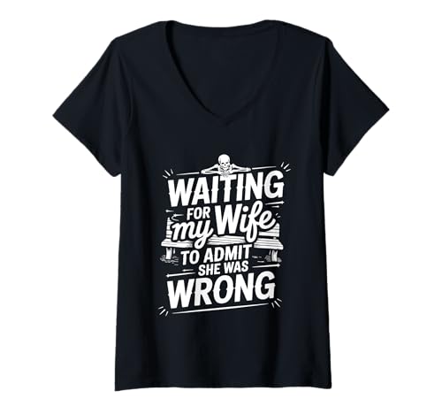 Damen Waiting for My Wife to Admit She was Wrong - T-Shirt mit V-Ausschnitt Damen Waiting for My Wife to Admit She was Wrong - T-Shirt mit V-Ausschnitt von Sarkastischer Mann Beziehungsspaß