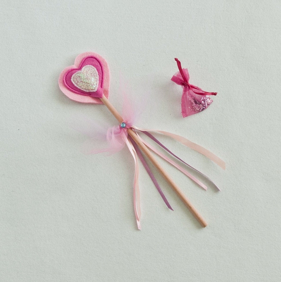 Zauberstab Für Mädchen, Filzherz Und Paillettenstab, Handgefertigt, Tata Drama von SartoriaTataDrama