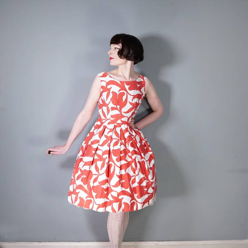50Er - 60Er 1960Er Rot Weiss Blumig Blattmuster Baumwolle Tageskleid Mid Century Vollrockkleid Xs von SartorialMatters