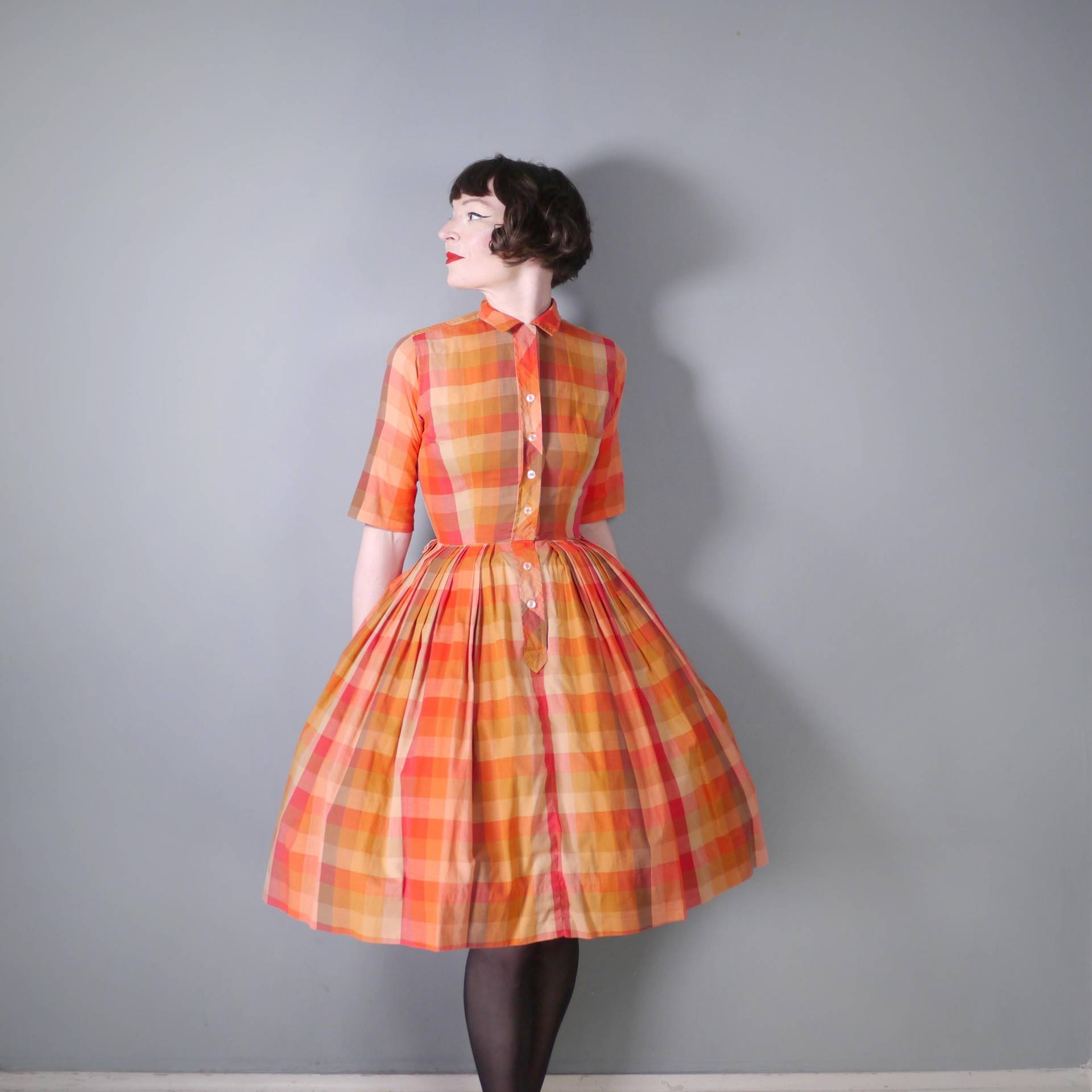 50Er 60Er Serbin Lebhaft Herbstliche Rot Orange Karierte Baumwolle Tageskleid - Mid Century Hemdkleid Mit Weitem Rock Xs von SartorialMatters