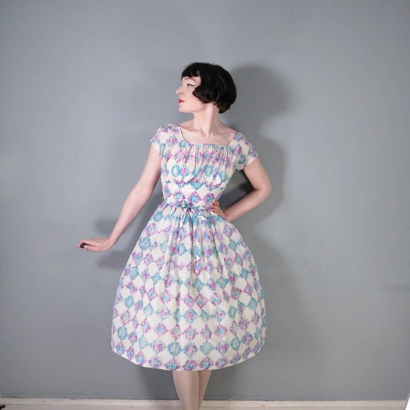 50Er Jahre Semi Transparentes Nylon Kleid in Weiß Mit Lila Und Petrol Diamantenmuster - Mid Century Vollem Rock Xs von SartorialMatters