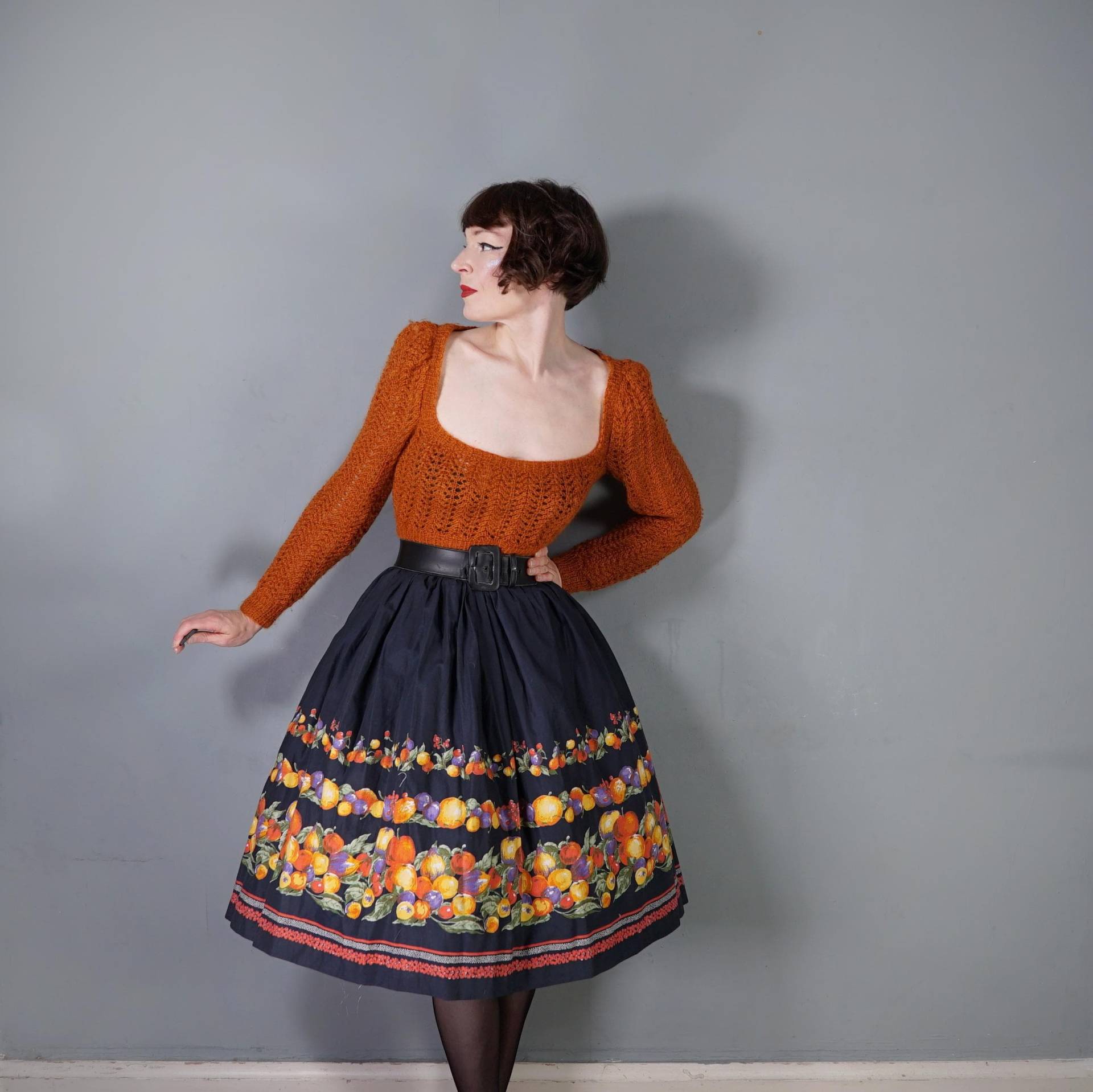 80Er Bis 50Er Jahre Schwarzer Fruit Ernte Border Print Baumwollrock - Herbstliche 1950Er Inspirierter Swing/Drindle Rock 74-76 cm von SartorialMatters