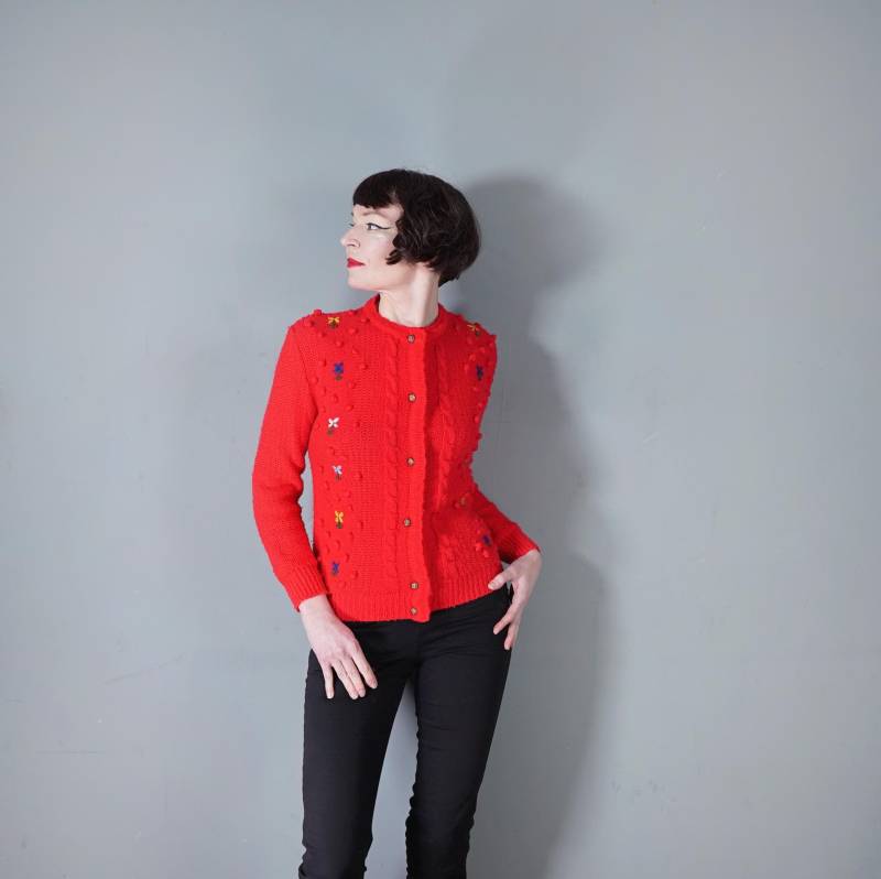 80Er Jahre Folklore Bommelstrick Bestickte Kräftig Rote Strickjacke - Österreich/Bayern Trachtenpullover M von SartorialMatters