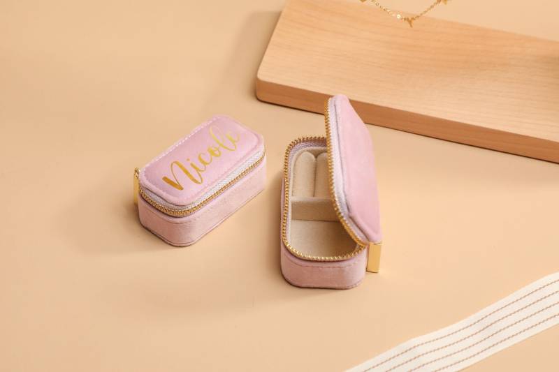 Mini Size, Velvet Travel Jewelry Box, Monogram Round Case, Christmas & Holiday Gift, Personalisiertes Brautjungfern Geschenk von SaschaMoes