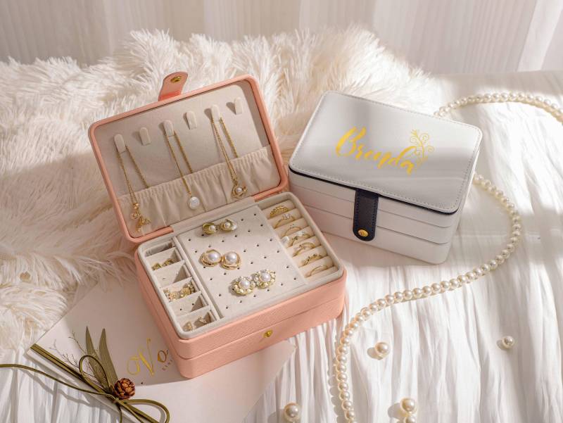 Personalised Vegan Leather Jewellery Case, Bridesmaid Gifts, Gift For Her, Organizer Box Ring Storage, Travel Jewelry Birthday von SaschaMoes