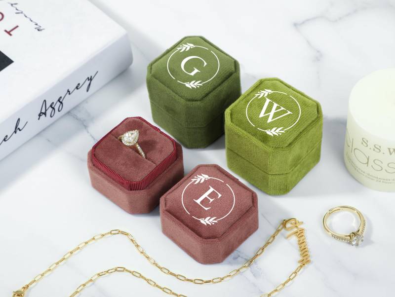 Personalized Ring Box, Velvet Engagement Jewelry Boxes, Wedding Gift, Gift For Her von SaschaMoes