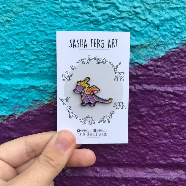 Origami Lila Drache Emaille Pin Origami Lila Drache Emaille Pin von SashaFergArt