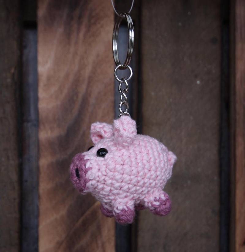 Laura's Glücksschwein, Gehäkelter Schlüsselanhänger, Glücksbringer, Neujahr, 2025, Silvester, Gehäkeltes Glücksschwein Laura's Glücksschwein, Gehäkelter Schlüsselanhänger, Glücksbringer, Neujahr, 2025, Silvester, Gehäkeltes Glücksschwein von SaskiasHappyCrochet