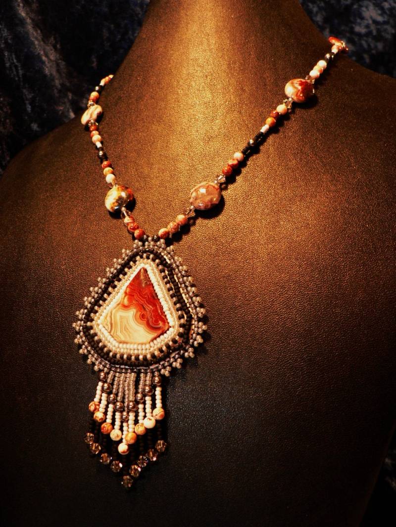 Verrückte Spitze Achat Und Swarovski Kristallhalskette von SassandBlingDesigns