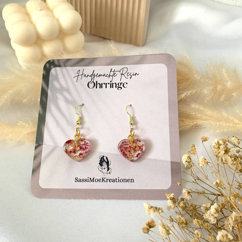 Hängeohrringe Herz Mit Rosenblättern von SassiMoeKreationen