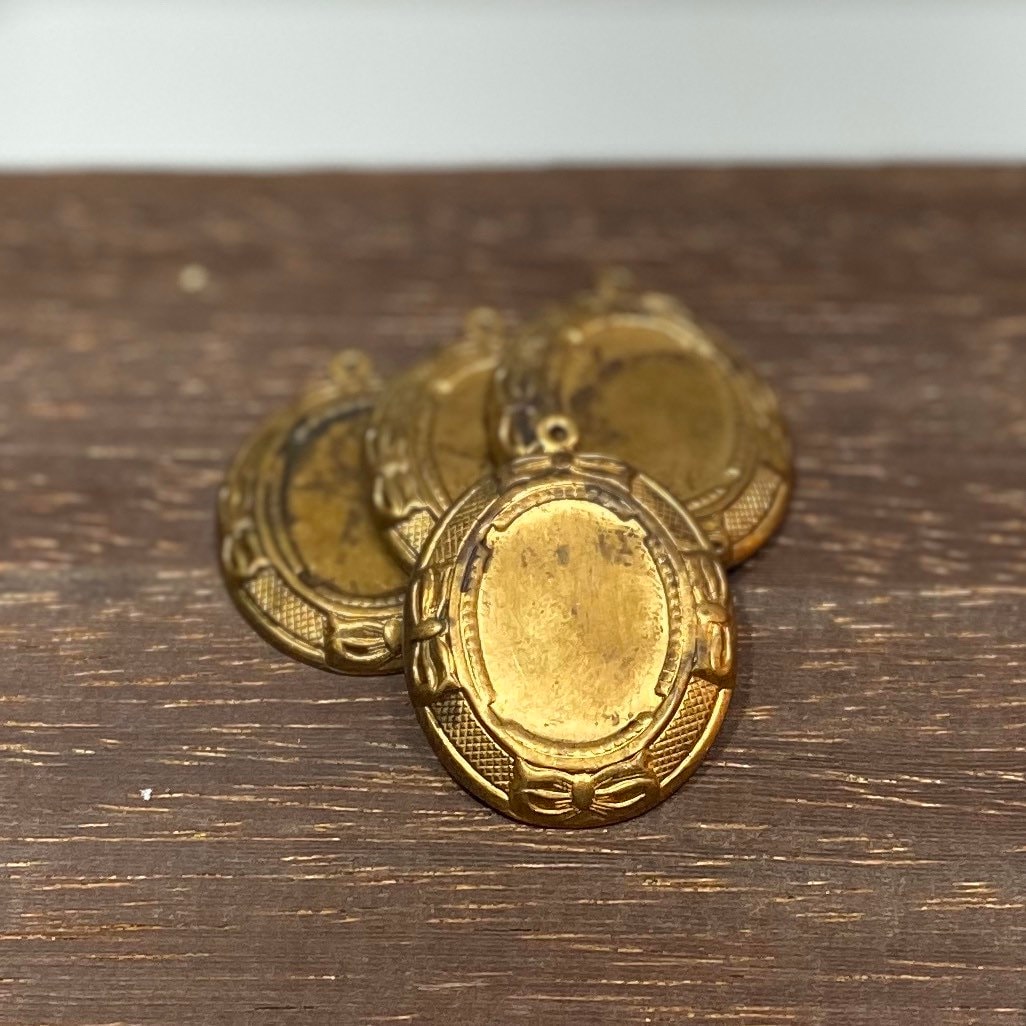 Vintage Messing Oval Anhänger 32 X 24 Mm Cabochon Fassungen - Set Von 5, Einseitig Gestempelt Vintage Messing Oval Anhänger 32 X 24 Mm Cabochon Fassungen - Set Von 5, Einseitig Gestempelt von SassyBrassyCo