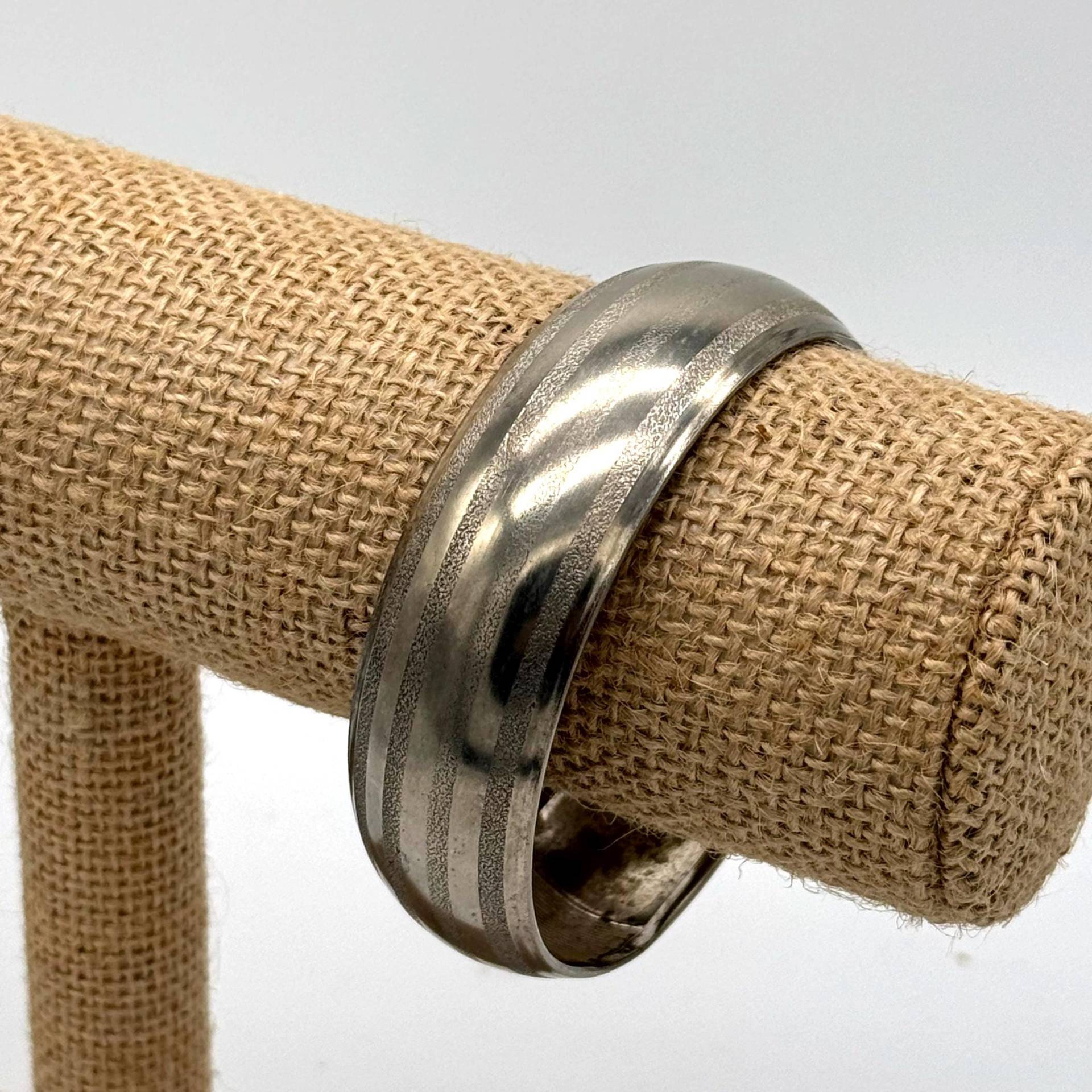 Vintage Nickel Über Messing Texturierte Armreif Vintage Nickel Über Messing Texturierte Armreif von SassyBrassyCo