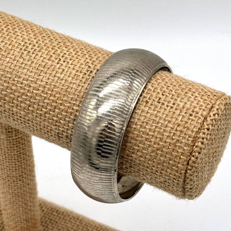 Vintage Nickel Über Messing Texturierte Ausgekleidet Armreif von SassyBrassyCo