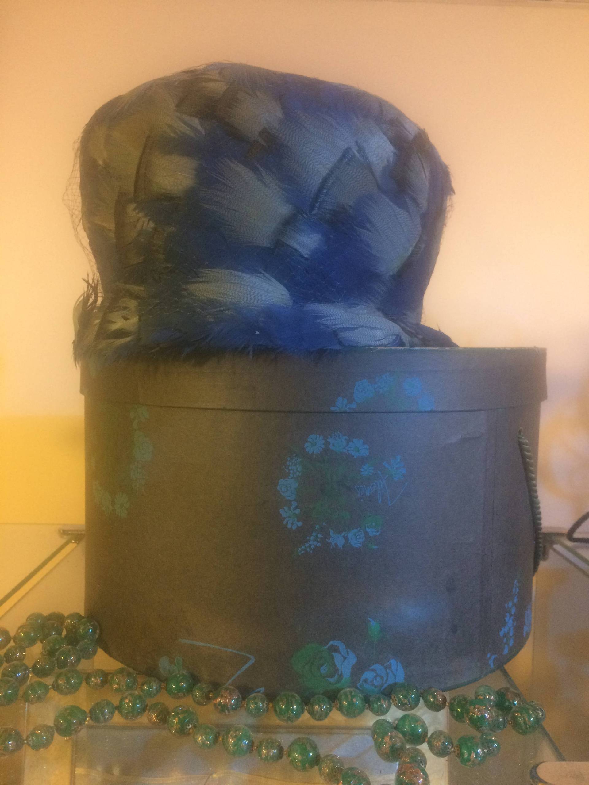 Schöne Blaue Federhut von SassyPantsVintageCo