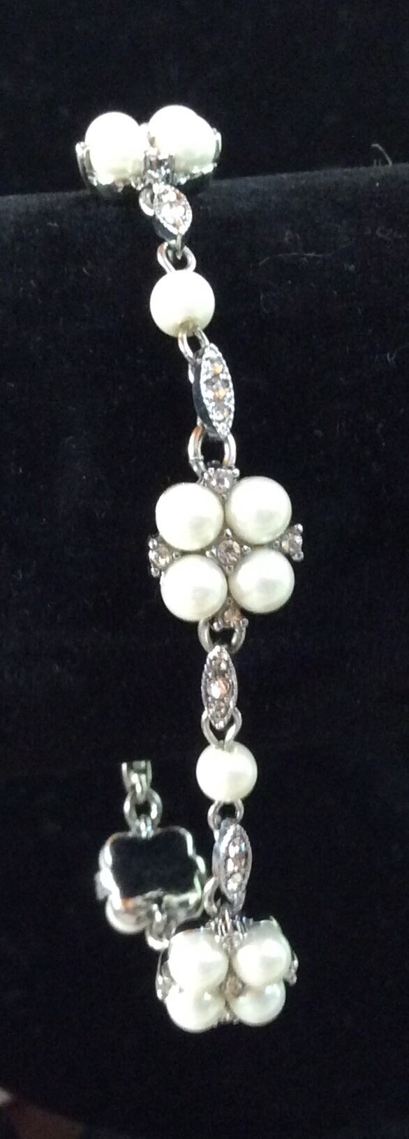C Brand Silberfarbenes Armband Mit Perlen Und Strasssteinen von SassySuziTreasures