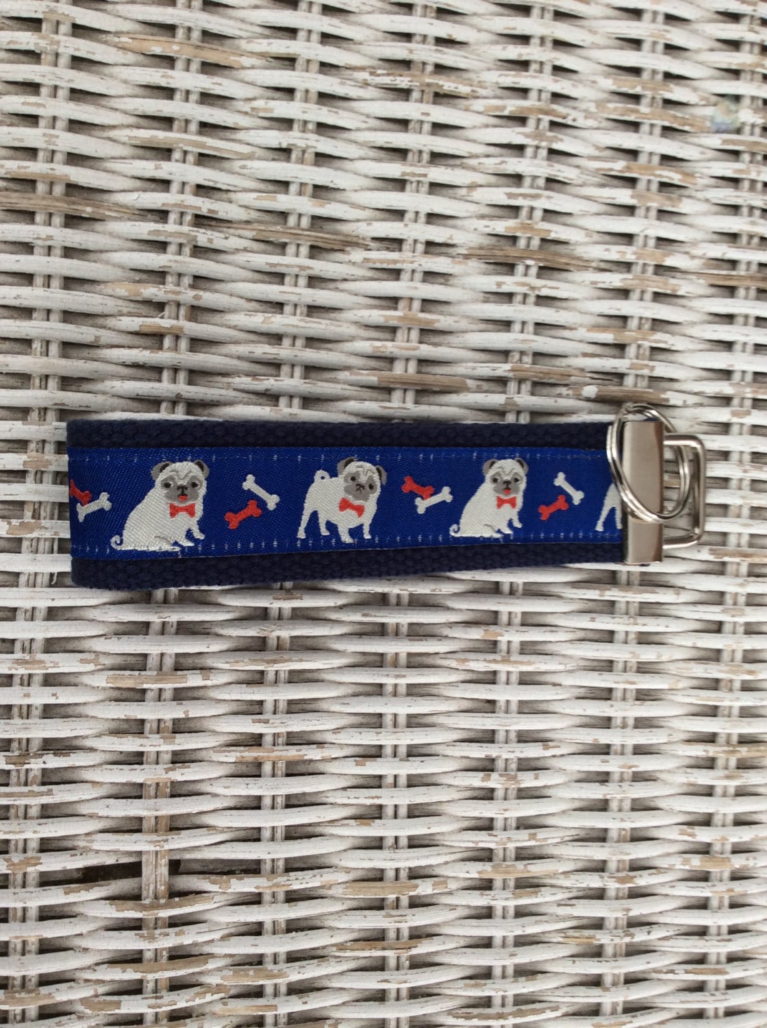 Blauer Mops Hund Schlüsselanhänger - Hunde Geschenk Für Frauen Geschenke Lehrer Hundeliebhaber Blauer Mops Hund Schlüsselanhänger - Hunde Geschenk Für Frauen Geschenke Lehrer Hundeliebhaber von Sassygirlheadbands