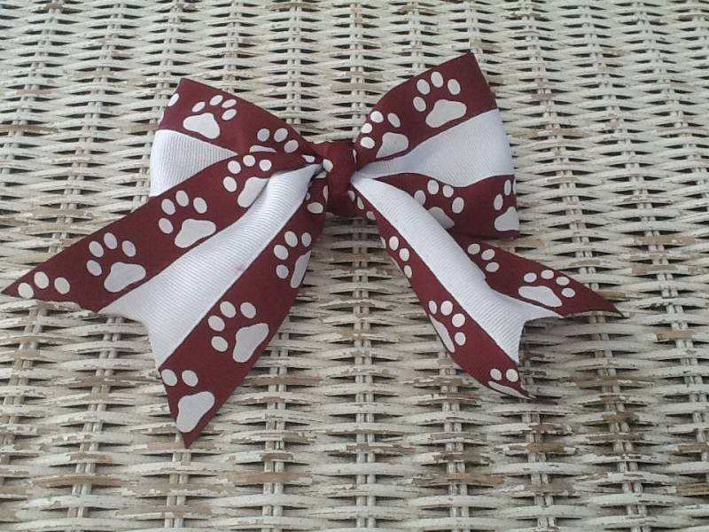 Kastanienbraune Paw Print Cheer Bow - Haarbögen Für Mädchen Große Cheerleader Bögen Benutzerdefinierte Fliege Zum Verkauf von Sassygirlheadbands