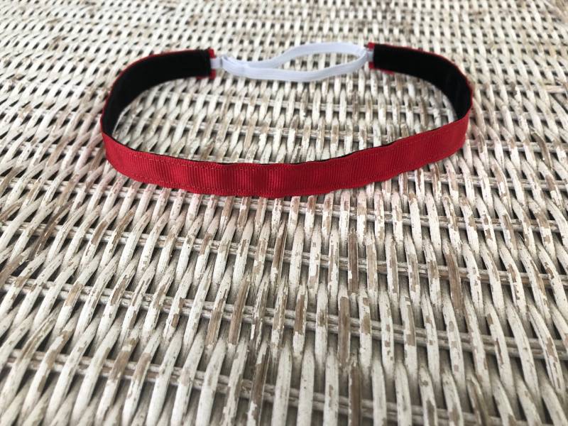 Rotes Uniform Stirnband - Für Mädchen Skinny No Slip Übungs Geschenke von Sassygirlheadbands