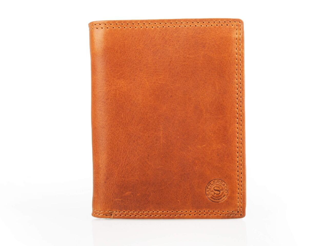 Sattlers & Co - Sattlers & Co The Jockey Kamera Geldbörse #65*004 cognac von Sattlers & Co