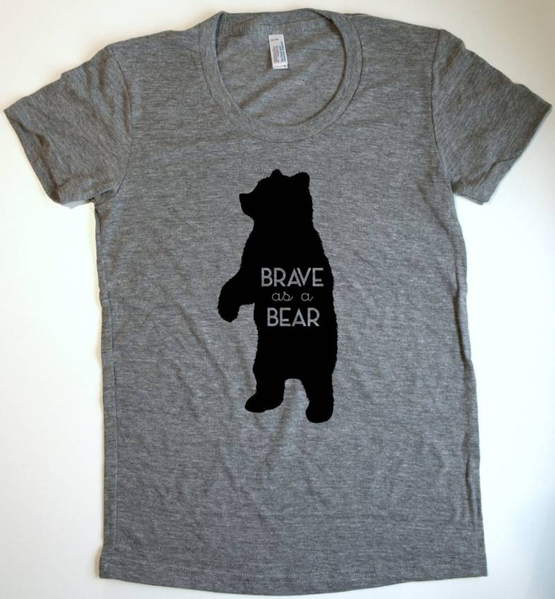 Mutig Wie Ein Bär - Frauen-T-Shirt Mama Mutig Grau Vintage Gefühl Shirt von SavageSeeds