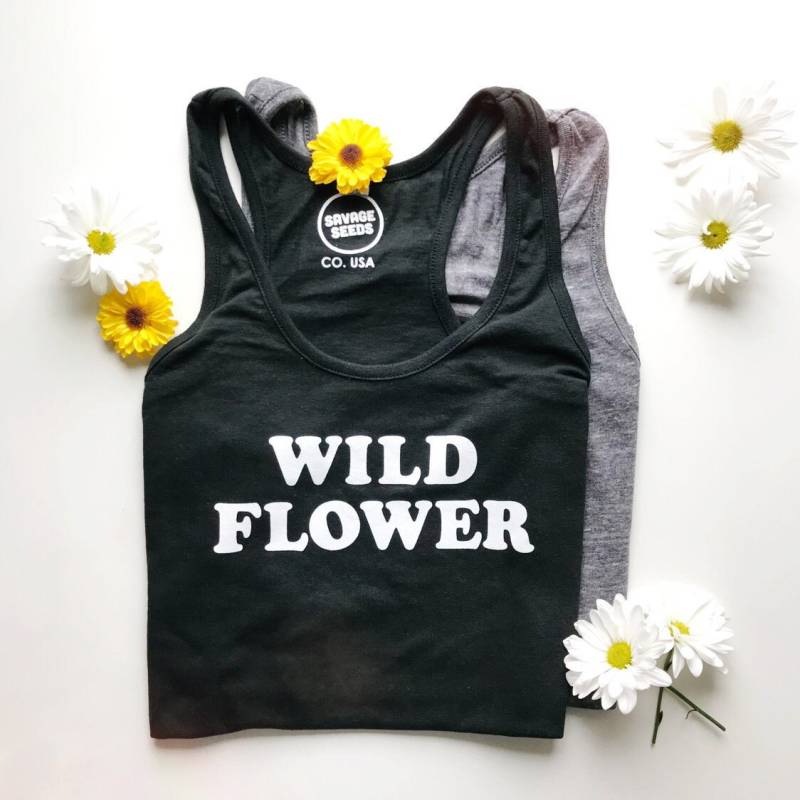 Wild Flower - Raser Zurück Tank Top Mama Vintage Inspiriert Boho Schwarz Oder Grau von SavageSeeds