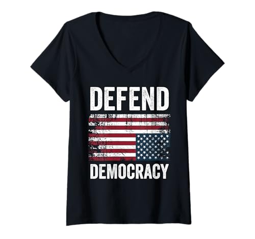 Damen Defend Democracy Upside Down USA Flag Protest Distress T-Shirt mit V-Ausschnitt Damen Defend Democracy Upside Down USA Flag Protest Distress T-Shirt mit V-Ausschnitt von Save Democracy