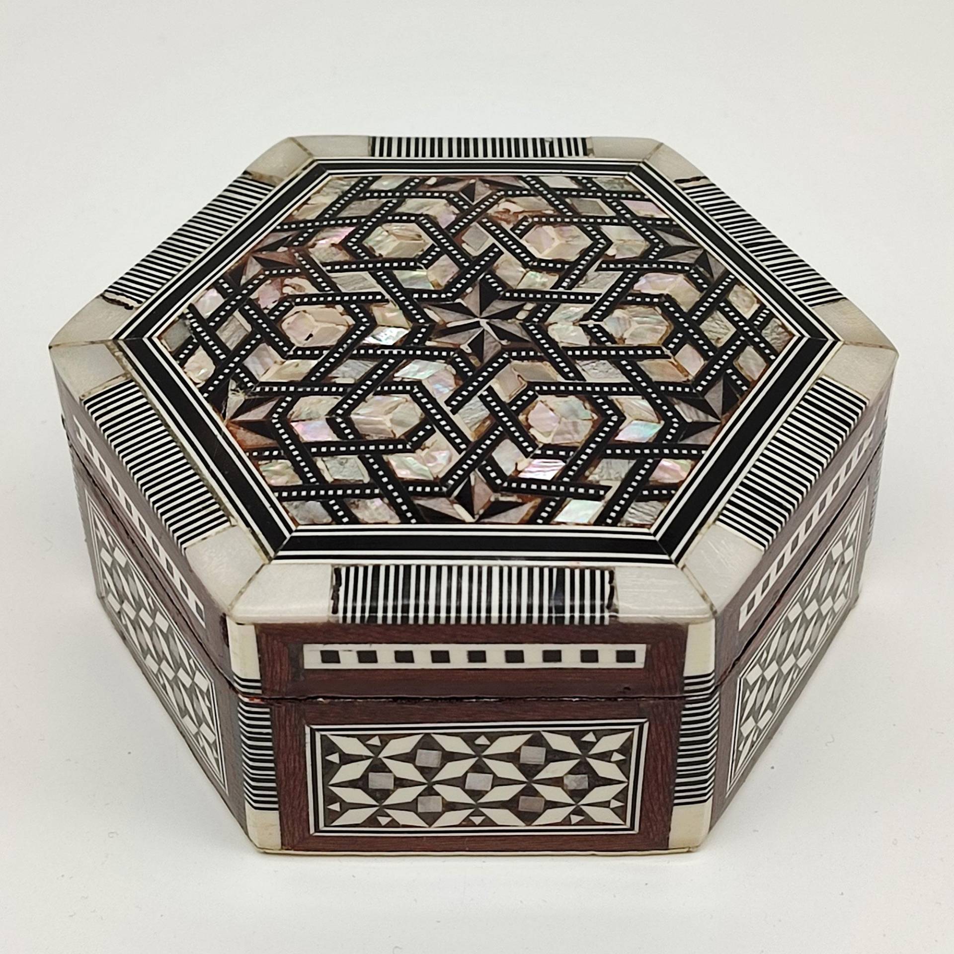 Hexagonal Wooden Jewelry Trinket Box With Hinged Lid, Mother Of Pearl Inlay Patterns, Suitable As A Xmas Gift, Ideal For Storing von SaveForFuture