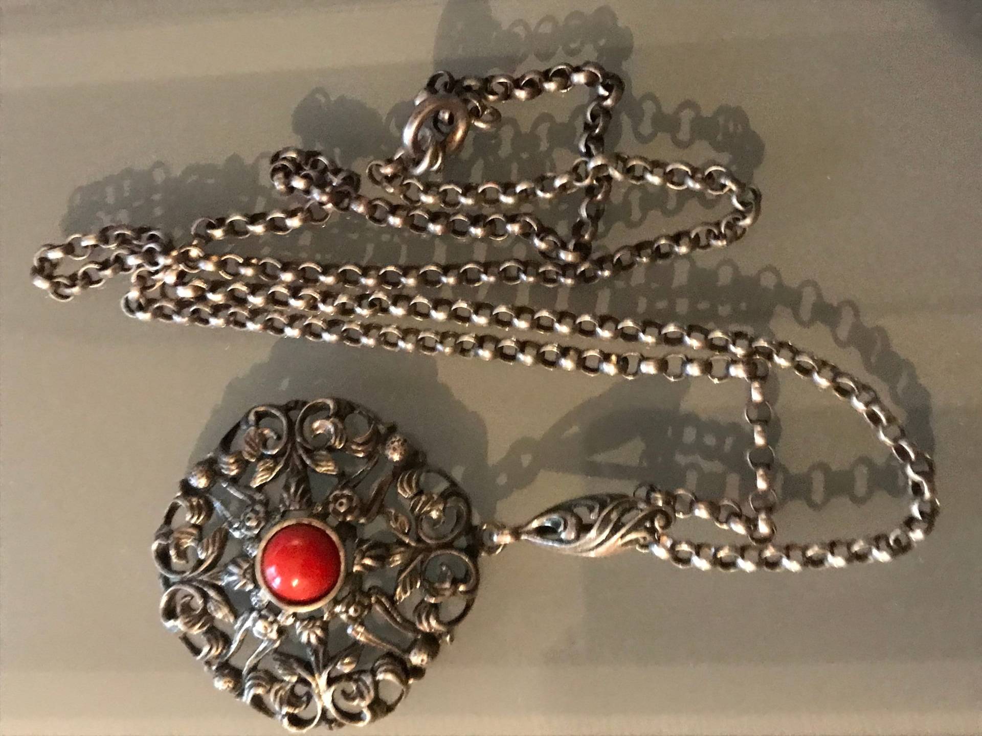 835 Silber Kette Mit Anhänger Rot Koralle Alt Vintage Silberschmuck 835 Silber Kette Mit Anhänger Rot Koralle Alt Vintage Silberschmuck von SaveTheJewelry
