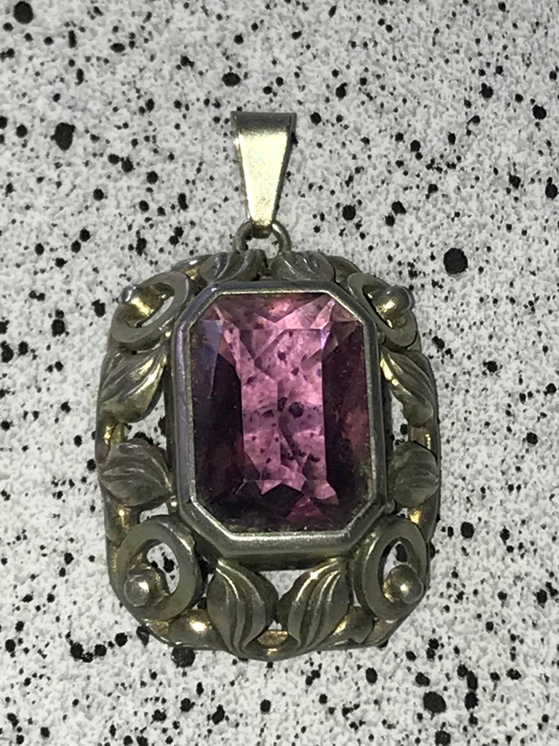 Art Deco Anhänger D.r.p 935 Silber Alt Antik Silberschmuck Violett Art Deco Anhänger D.r.p 935 Silber Alt Antik Silberschmuck Violett von SaveTheJewelry