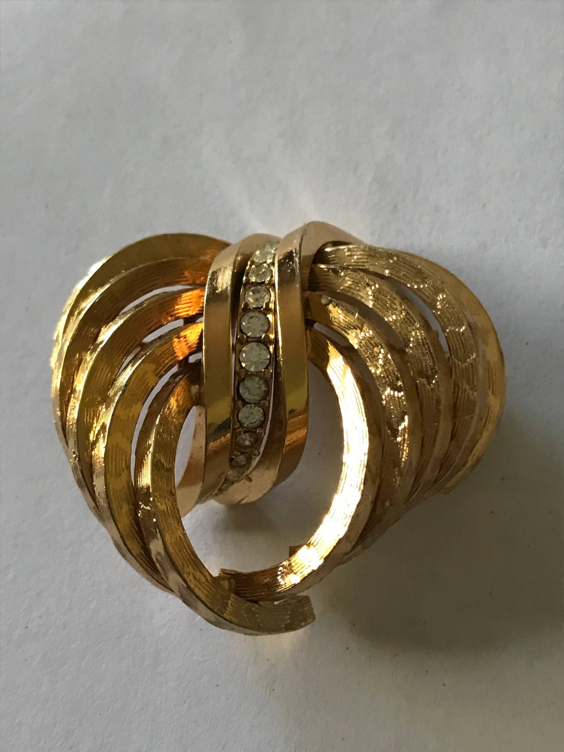 Christian Dior Original Brosche Von 1964 Goldfarbig Alt Vintage Designer Christian Dior Original Brosche Von 1964 Goldfarbig Alt Vintage Designer von SaveTheJewelry