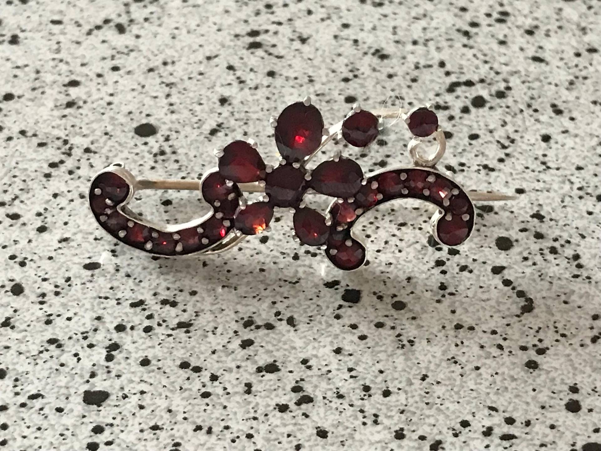 Granat Brosche Pyrop Anfang 20 Jahrhundert Alt Antik Silberschmuck Granat Brosche Pyrop Anfang 20 Jahrhundert Alt Antik Silberschmuck von SaveTheJewelry