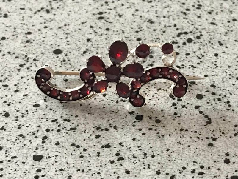 Granat Brosche Pyrop Anfang 20 Jahrhundert Alt Antik Silberschmuck Granat Brosche Pyrop Anfang 20 Jahrhundert Alt Antik Silberschmuck von SaveTheJewelry