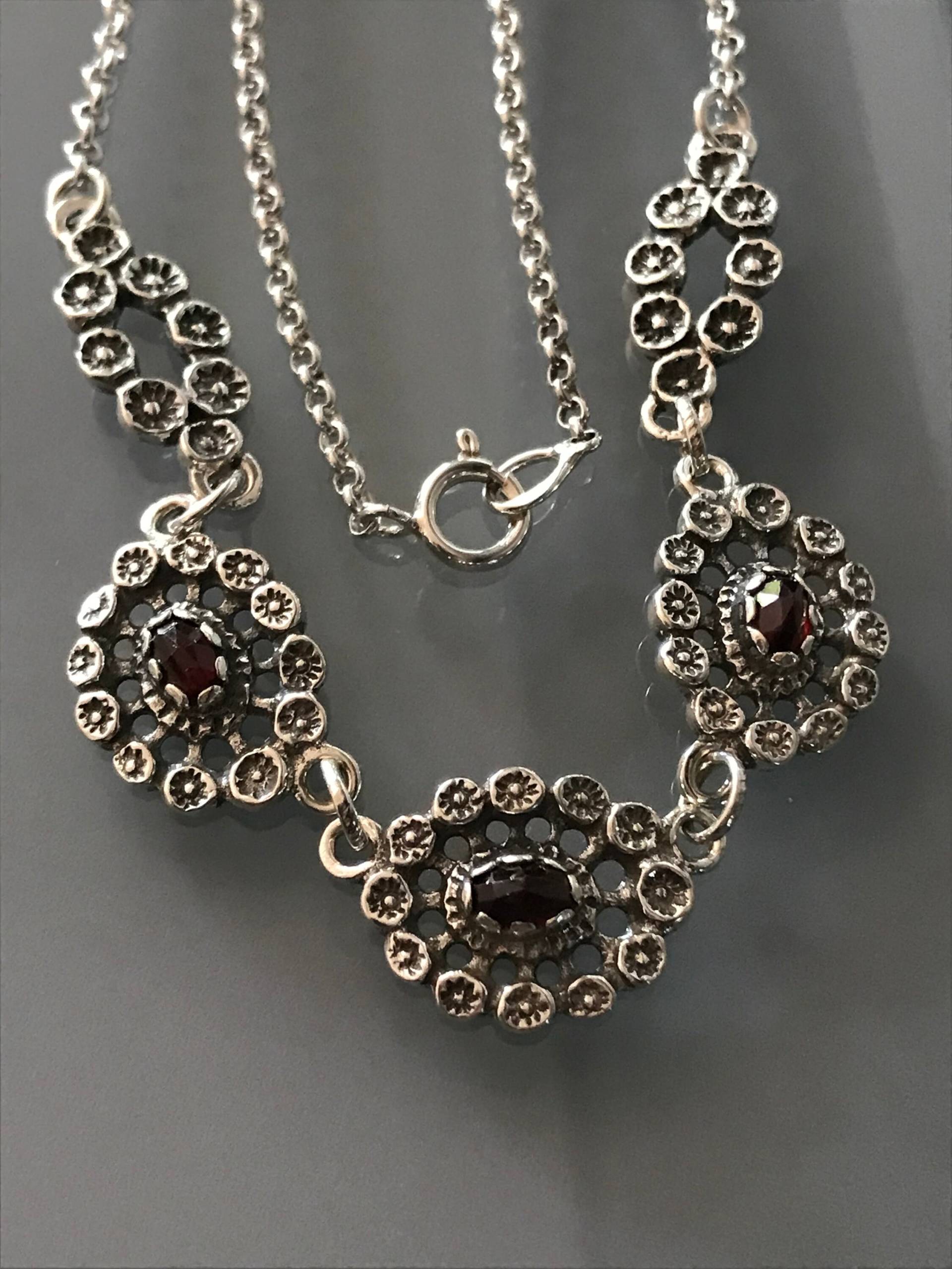 Granat Kolier Kette 835 Silber Alt Vintage Silberschmuck Granat Kolier Kette 835 Silber Alt Vintage Silberschmuck von SaveTheJewelry