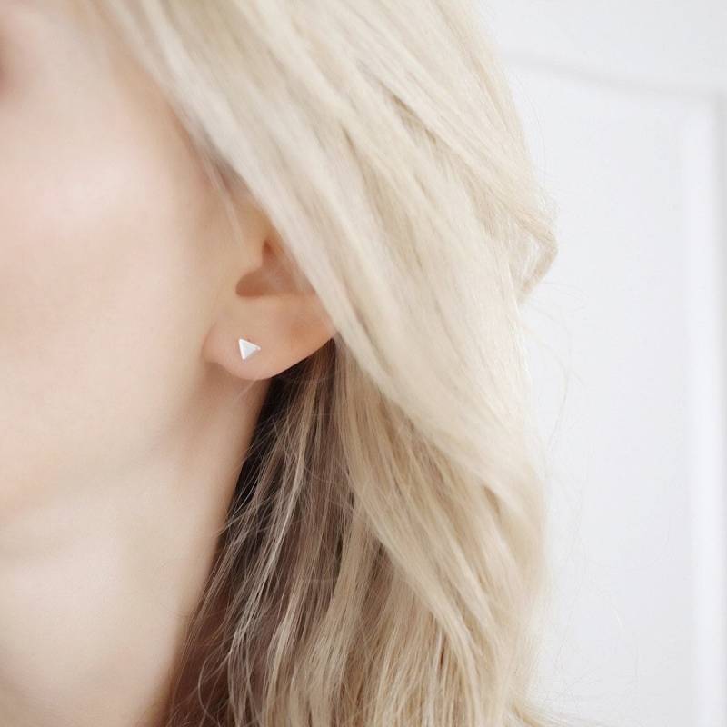 Silber Ohrstecker Für Frauen Sterling Minimalist Ohrringe Dreieck Form Zierliche Geschenk von Savijewelry