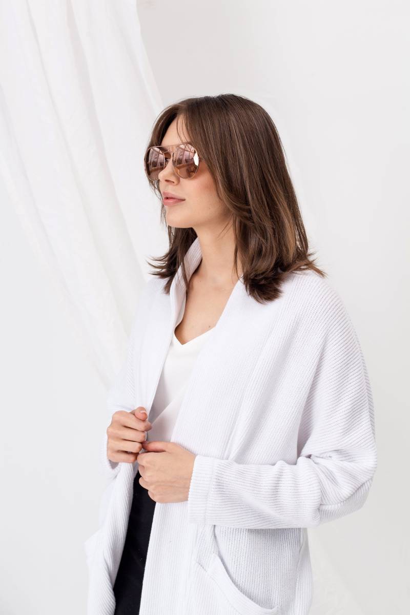 Weiße Strickjacke Aus Baumwolle Mit Taschen Für Damen, Oversized Leichter Strick Langer Strickpullover, Damen Bio-Strickjacke von Saviti